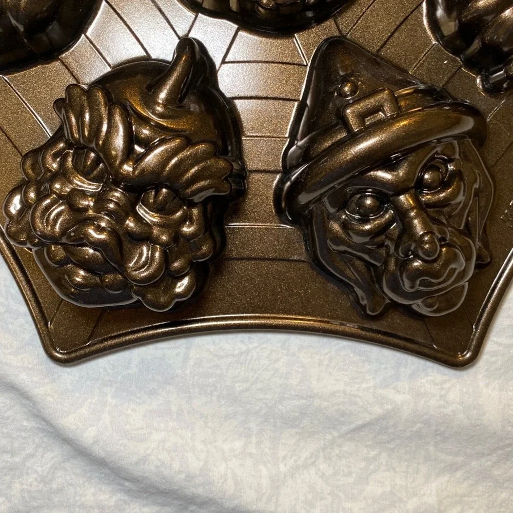 Nordic Ware Monster Mask Cakelet Pan Halloween 8-Cavity Nonstick USA #32196